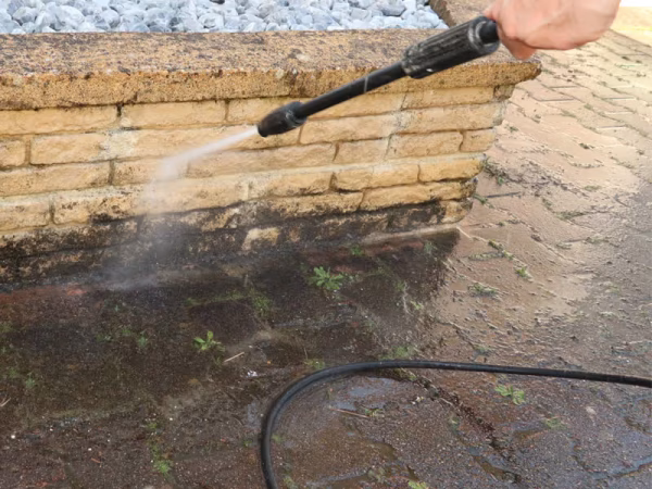 67b33f036a14ad41c4c52032_exterior-preassure-washing-clean