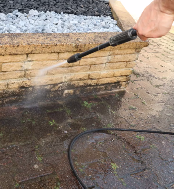 67b33f036a14ad41c4c52032_exterior-preassure-washing-clean